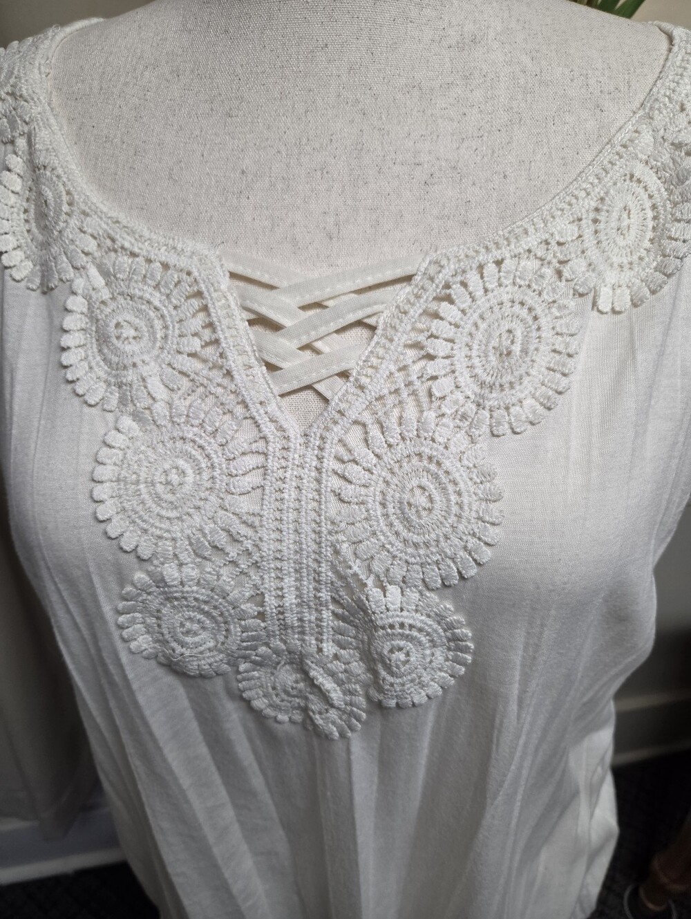 NWOT New York Laundry White Crochet Lace-Trim Short Sleeve Top Size XL - Picture 2 of 10
